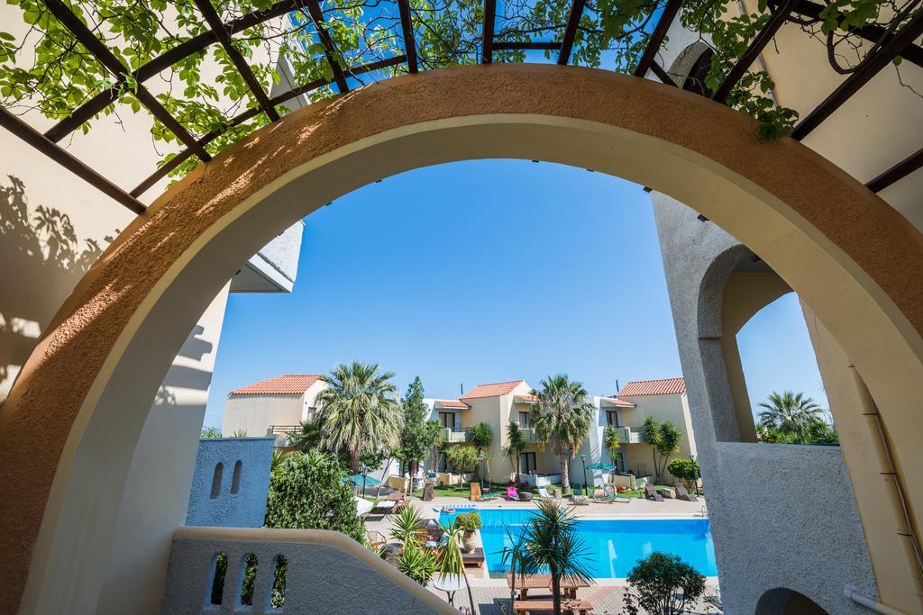 Apartahotel Nireas 3*